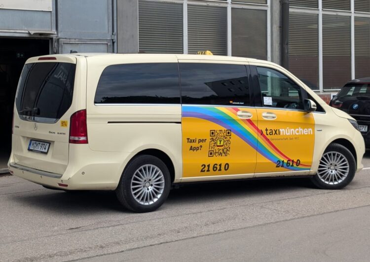 Taxi schützt beim CSD in München