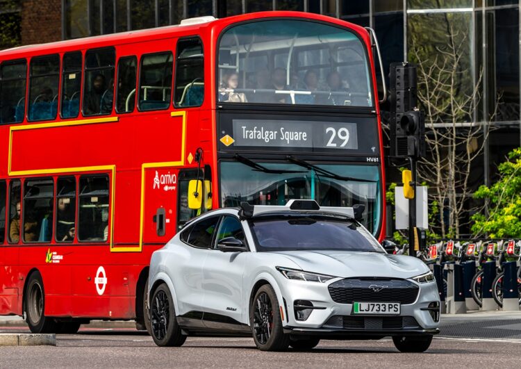 Großbritannien beschleunigt Robotaxi-Einführung