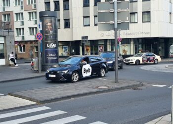 Datenabgleich: Köln zieht über 130 illegale Mietwagen aus dem Verkehr