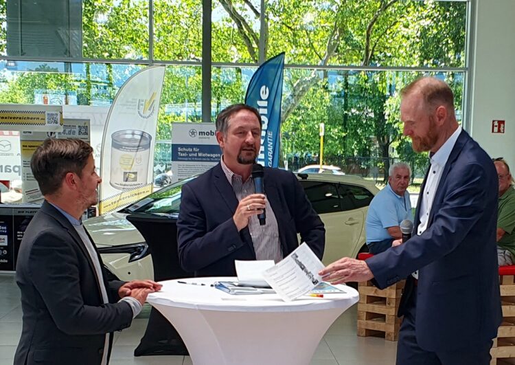 Prominenter Besuch beim 125-jährigen Jubiläum der Berliner Taxi-„Innung“