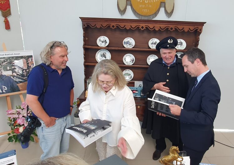 Prominenter Besuch beim 125-jährigen Jubiläum der Berliner Taxi-„Innung“