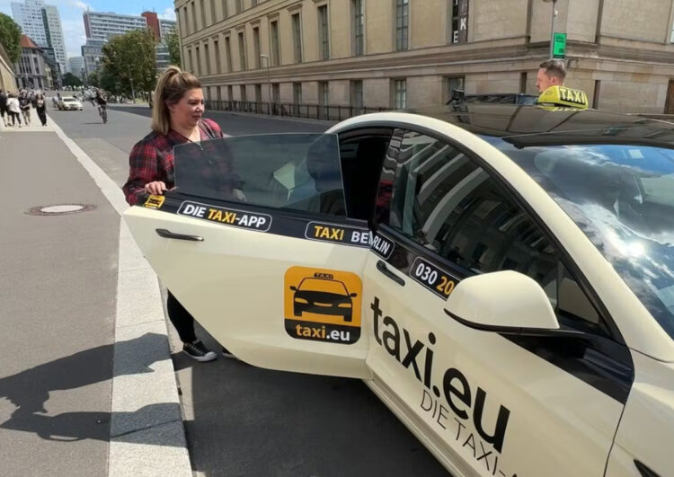 Dank gelungener Zeitungs-PR: Taxi Berlin hat wieder steigende Auftragszahlen