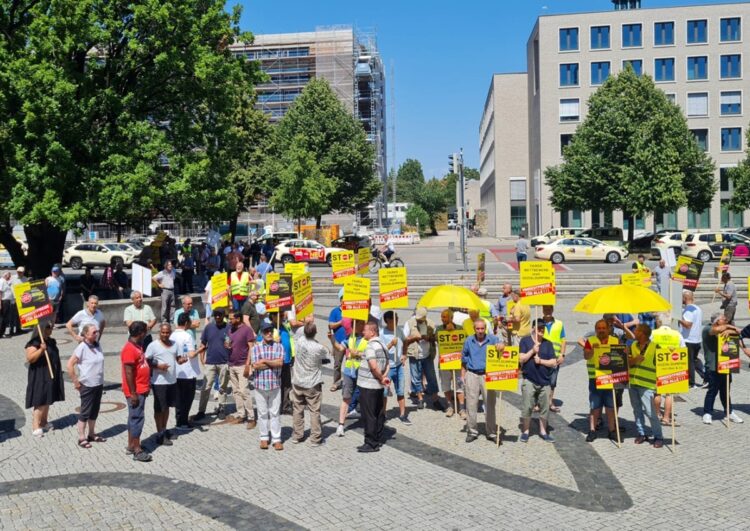 Taxi-Demo Hannover: Zuerst Verkehr lahmgelegt, dann mit Überraschungsgast