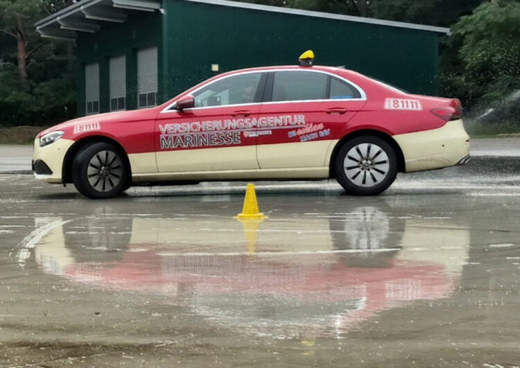 Fahrsicherheitstraining acht-elf-elf Das Taxi Gmbh