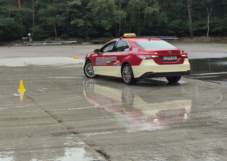 Fahrsicherheitstraining acht-elf-elf Das Taxi Gmbh