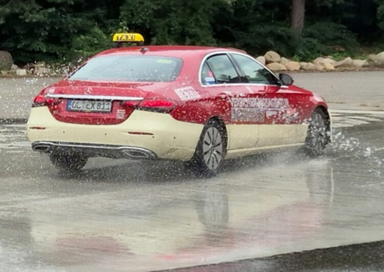 Fahrsicherheitstraining acht-elf-elf Das Taxi Gmbh