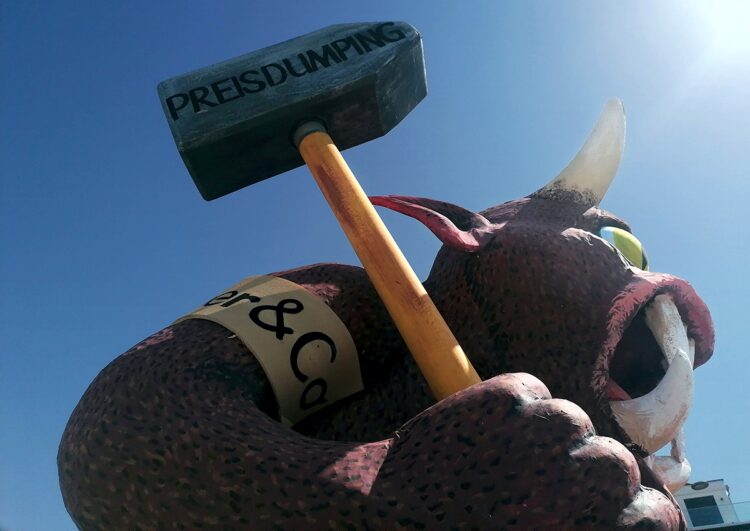 Nationaler Aktionstag TAXI in Köln: kein Hupen, keine Politiker, dafür der kölsche Jeck