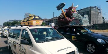 Nationaler Aktionstag TAXI in Köln: kein Hupen, keine Politiker, dafür der kölsche Jeck