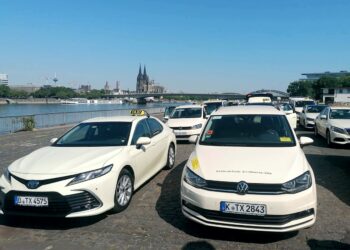 Nationaler Aktionstag TAXI in Köln: kein Hupen, keine Politiker, dafür der kölsche Jeck