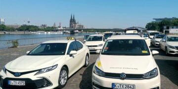 Nationaler Aktionstag TAXI in Köln: kein Hupen, keine Politiker, dafür der kölsche Jeck