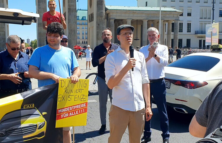 Taxi-Aktionstag in Berlin: direkte Aufklärung an Uber-Nutzer