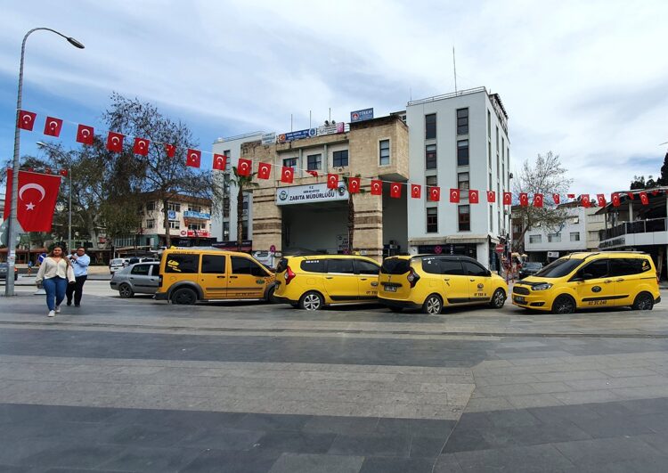 Taxifahrer-Streik in der Provinz Antalya wegen illegaler Anbieter