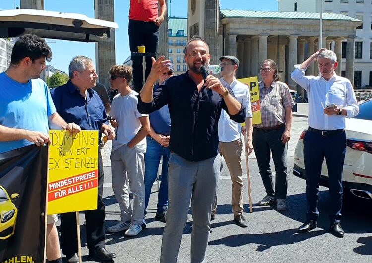 Taxi-Aktionstag in Berlin: direkte Aufklärung an Uber-Nutzer