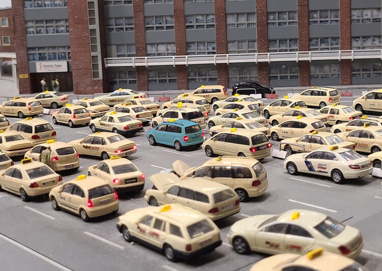 Farbfreigabe für das Taxi – Irrweg oder Zukunft?