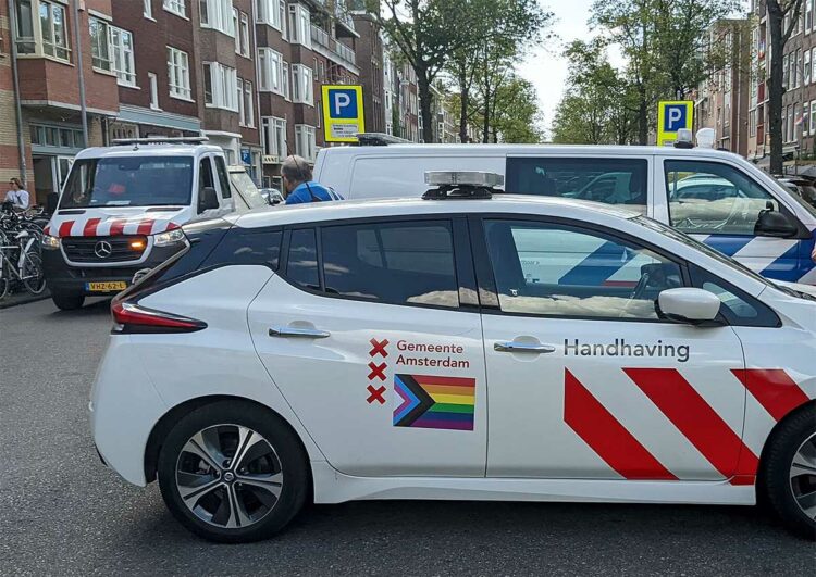 Protest der Uber- und Bolt-Fahrer in Amsterdam – Streikbrecher mit Eiern beworfen