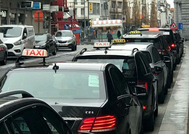 Antwerpen von Plattform-Taxis übernommen – zahlreiche Rechtsverstöße