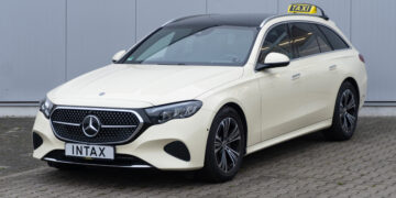 E-Klasse-Taxi – jetzt auch mit Panorama-Schiebedach