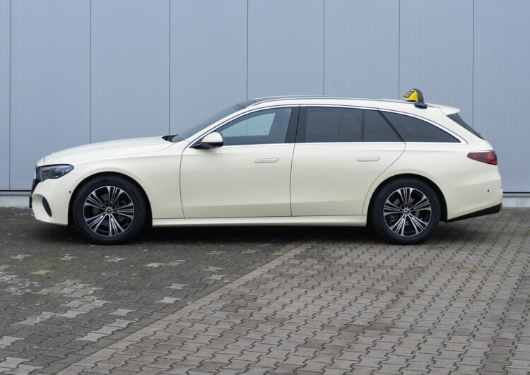 E-Klasse-Taxi – jetzt auch mit Panorama-Schiebedach