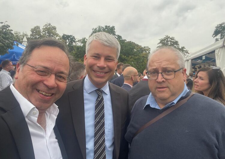 TMV-Präsident Thomas Kroker, TMV-Hauptgeschäftsführer Patrick Meinhardt im Dialog mit dem 1. Parlamentarischen Geschäftsführer der CDU-CSU-Fraktion Steffen Bilger, Foto: TMV