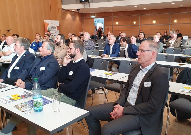 Die Podiumsdiskussion „Tarifkorridor – Vor- und Nachteile“ auf dem BVTM-Taxitag fand großen Anklang. Foto: Axel Rühle