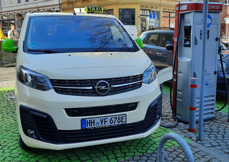 Hamburger Unternehmer ermöglichen Spontanvermittlung von Inklusionstaxis