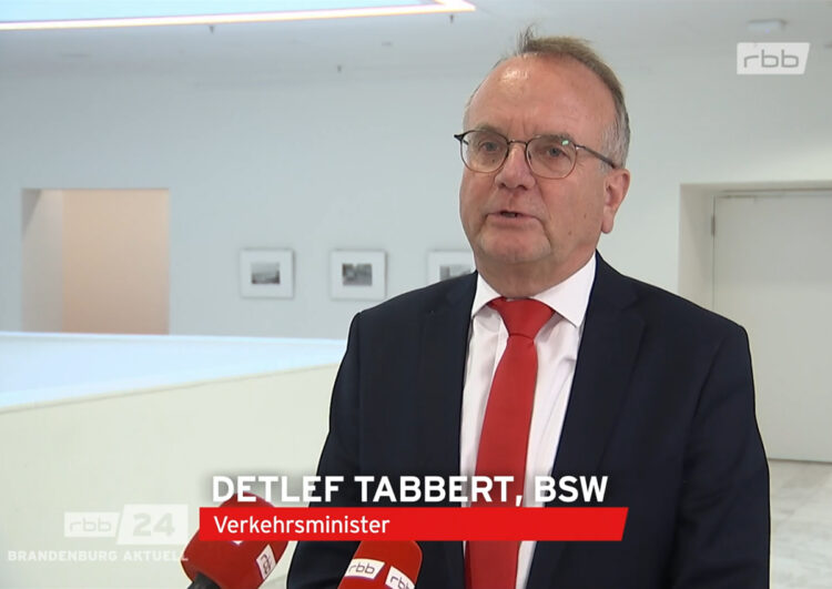 Uber-Problem in Brandenburg: Minister Tabbert in der Kritik