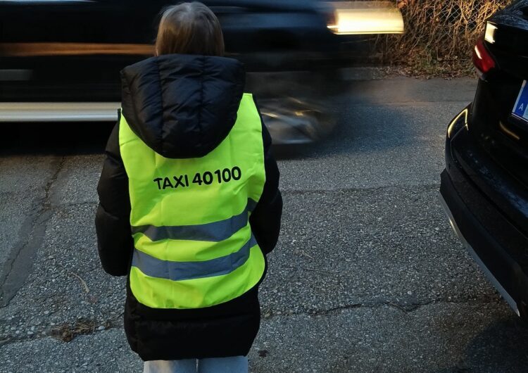 Mädchen mit Warnweste, Foto: Taxi 40100