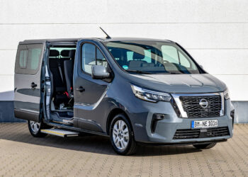 Nissans flexible Lösung für Rollstuhlbeförderung und Taxi