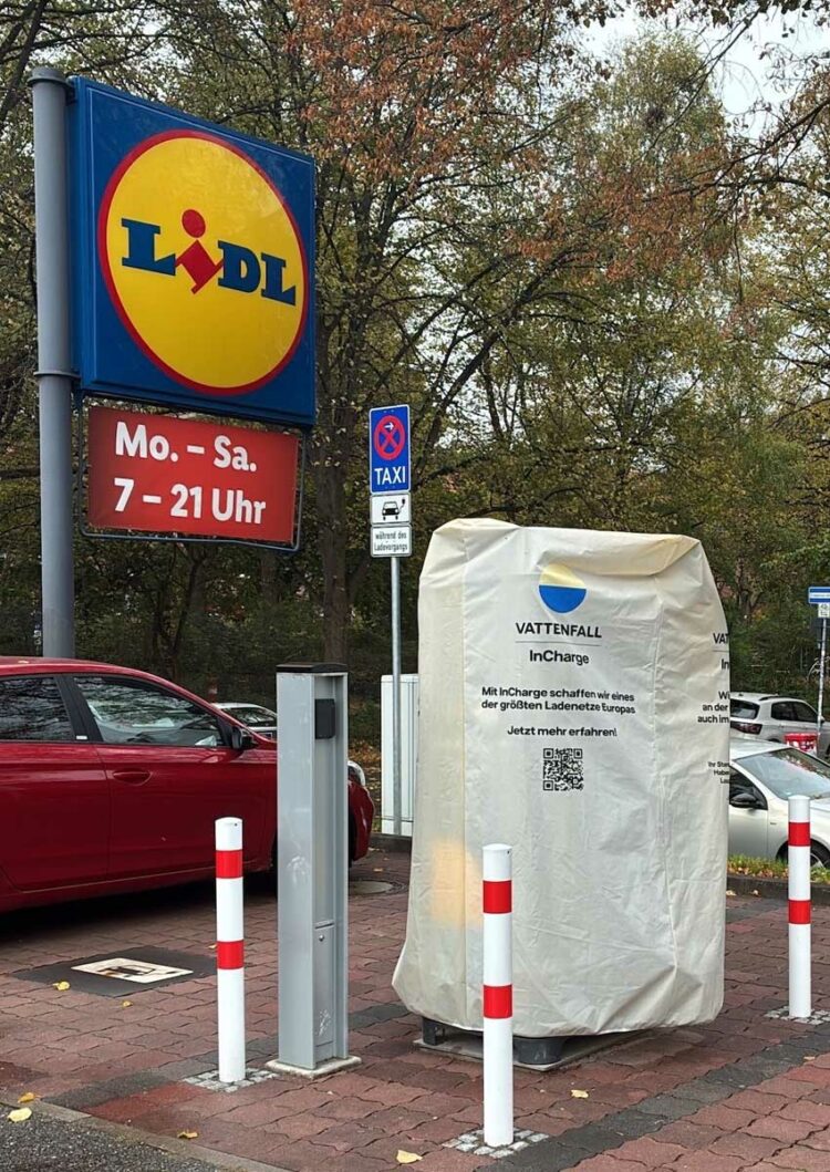 Neuer E-Taxistand mit Ladesäule