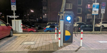 Neuer E-Taxistand mit Ladesäule