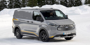 Neue Allradvariante für Fords elektrisches Großtraumtaxi