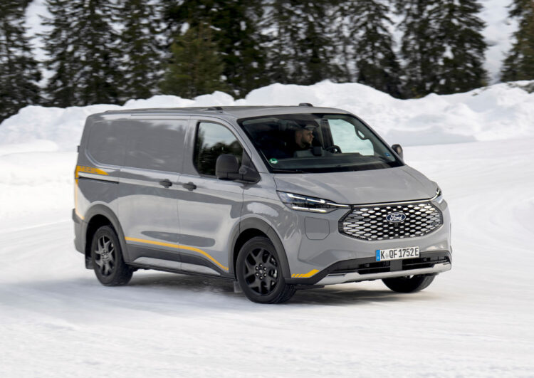 Neue Allradvariante für Fords elektrisches Großtraumtaxi