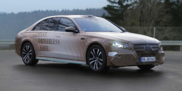 Mercedes verpartnert sich mit Uber (erneut)