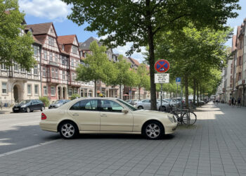 Gehwegparken ist nicht immer eine Behinderung