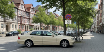 Gehwegparken ist nicht immer eine Behinderung