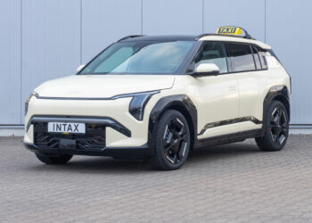 Neues Kia E-Taxi mit geräumigen Kofferraum
