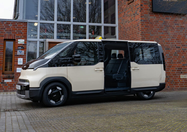 Starker Start des neuen Großraumtaxis von Kia