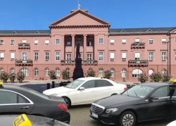 Ankündigung: Taxi-Demo gegen Uber-Rechtsverstöße vor dem Karlsruher Rathaus