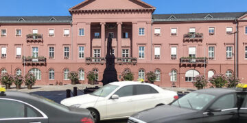 Ankündigung: Taxi-Demo gegen Uber-Rechtsverstöße vor dem Karlsruher Rathaus