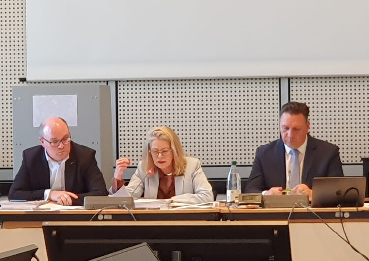 MBE für Berlin: Es brennt, doch Bonde wartet weiter ab