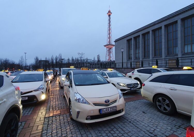 Taxi Berlin gewinnt erneut Ausschreibung der Messe Berlin