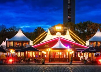 Taxitag in Berlin: Mittags Imbiss, abends Songs of Eternity im Tipi