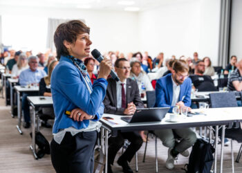 120 BehördenvertreterInnen diskutieren wirksame Regulierung des Mietwagenverkehrs