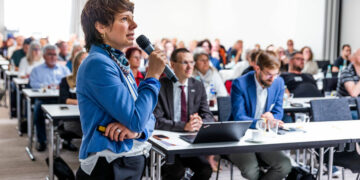 120 BehördenvertreterInnen diskutieren wirksame Regulierung des Mietwagenverkehrs