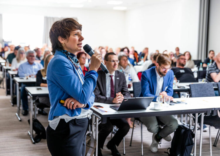 120 BehördenvertreterInnen diskutieren wirksame Regulierung des Mietwagenverkehrs