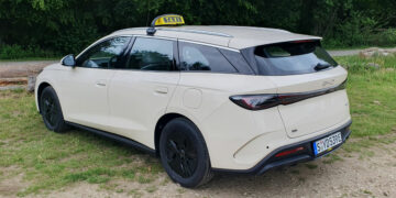 Taximodell mit Kampfpreis-Rabatt