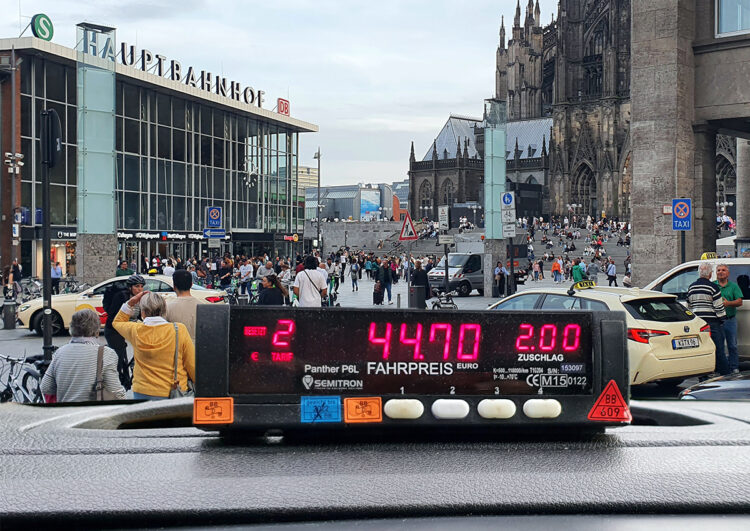 Überblick: Angepasste Taxitarife, eingeführte Fest- und Mindestpreise