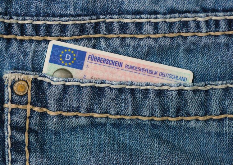 Digitale Führerschein-Kontrolle über den Taxameter