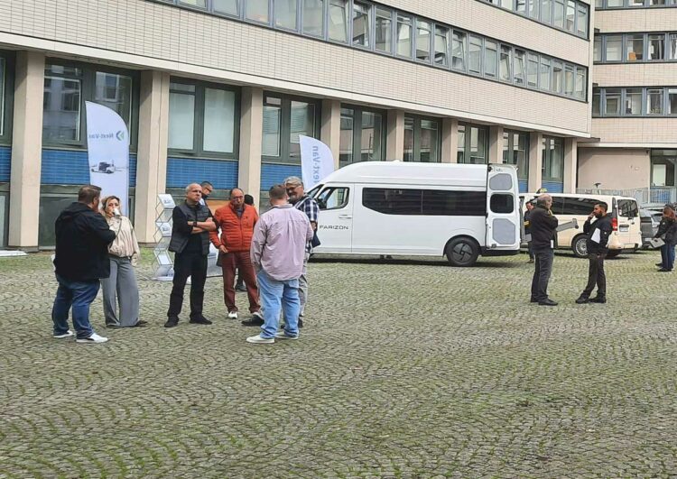Hamburg: Dialog mit dem Inklusionstaxi