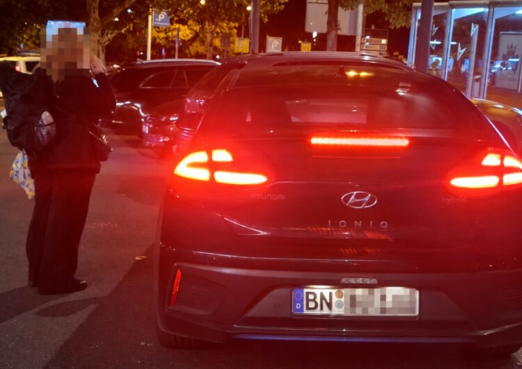 Uber-Mietwagen: Am Bahnhof gewartet und Einsteigerin mitgenommen